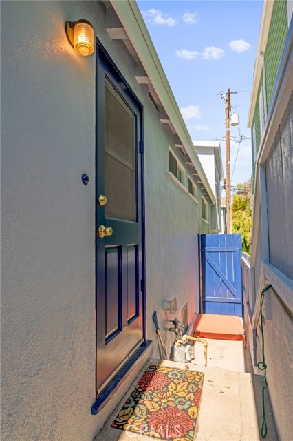 429 1st Street, Manhattan Beach, California 90266, 5 Bedrooms Bedrooms, ,1 BathroomBathrooms,Residential,Sold,1st,PV24022554