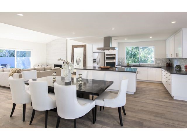 15672 Castlewoods Drive, Sherman Oaks CA: https://media.crmls.org/medias/a43eb44d-97ce-4a1b-89fe-1ddee3f5eaf5.jpg