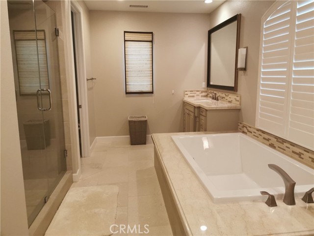 16 Branding Iron, Irvine CA: https://media.crmls.org/medias/a43ed190-bb4b-4b16-a5e1-a351576b0c57.jpg