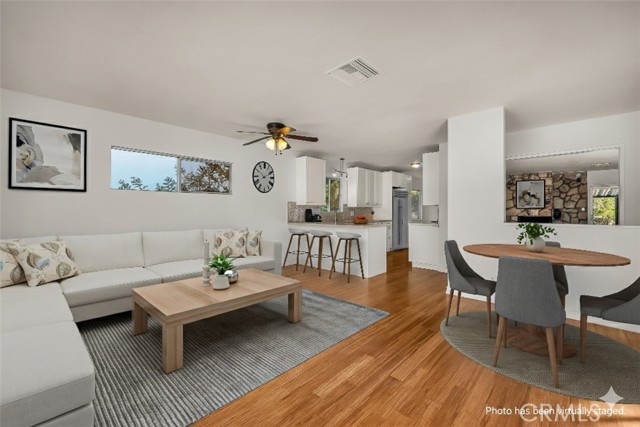 Detail Gallery Image 8 of 52 For 18419 Linnet, Tarzana,  CA 91356 - 3 Beds | 3 Baths