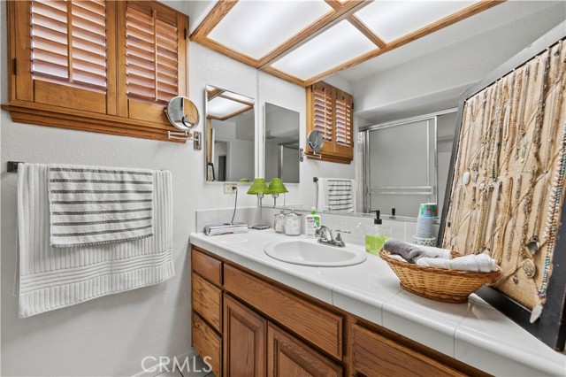 29034 Sheridan Road, Castaic CA: https://media.crmls.org/medias/a43f7505-d8d8-4b9b-a33a-bb6ca90f1e83.jpg
