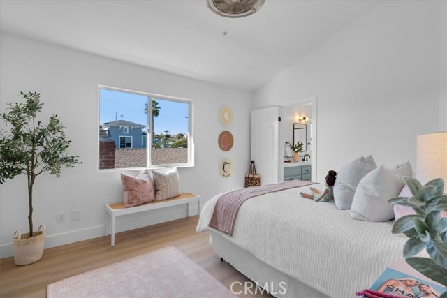 1034 Avenue D, Redondo Beach, California 90277, 4 Bedrooms Bedrooms, ,3 BathroomsBathrooms,Residential,For Sale,Avenue D,SB24253927