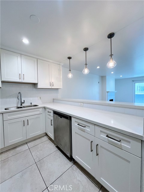 Detail Gallery Image 10 of 26 For 1940 N Highland Ave #25,  Los Angeles,  CA 90068 - 2 Beds | 2 Baths