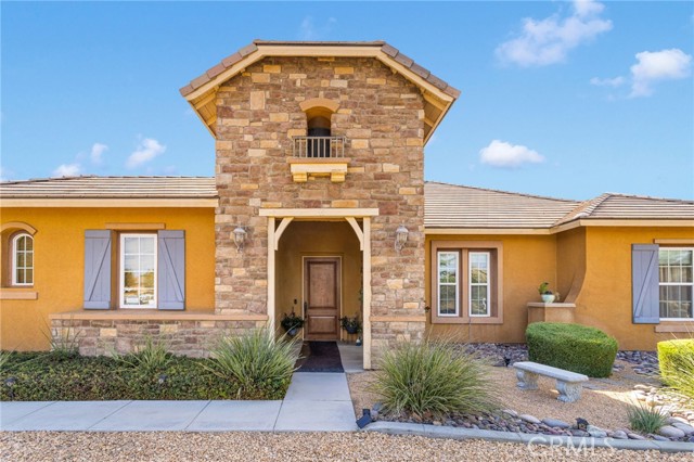Detail Gallery Image 5 of 75 For 12916 Hyperion Ln, Apple Valley,  CA 92308 - 5 Beds | 3/1 Baths