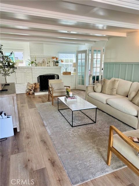 437 Cypress Drive, Laguna Beach CA: https://media.crmls.org/medias/a442de03-93f3-400a-9752-78e54047e368.jpg