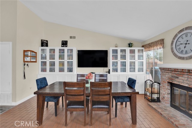 11359 Courtside, Victorville CA: https://media.crmls.org/medias/a442df35-e960-4bea-a472-1c093ef6db0b.jpg