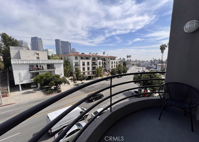 https://media.crmls.org/medias/a443cebc-9705-4899-be5d-3138233ec4b3.jpg?preset=X-Large