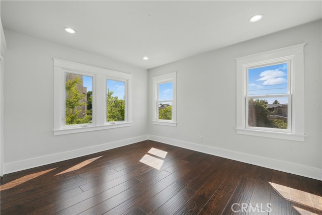 2111 S Bronson Ave, Los Angeles CA: https://media.crmls.org/medias/a444aca5-9078-433c-9b63-4073251bad05.jpg