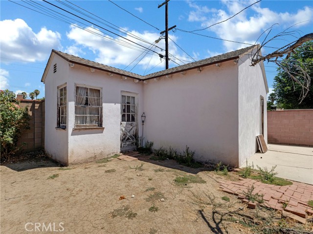 18725 Covello Street, Reseda CA: https://media.crmls.org/medias/a444e0cd-fedc-47fd-a54e-d72d4361e04f.jpg