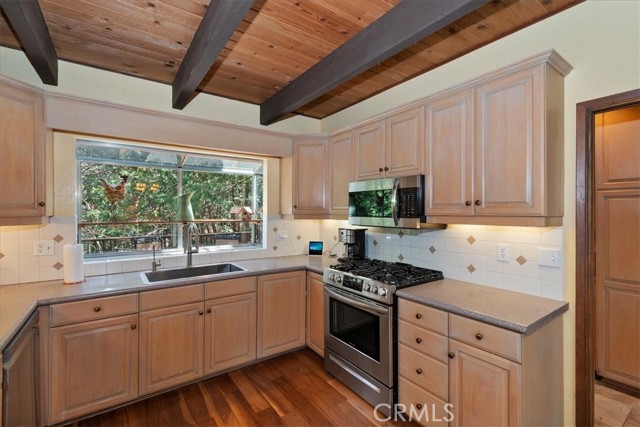 Detail Gallery Image 12 of 49 For 415 Golf Course, Lake Arrowhead,  CA 92352 - 4 Beds | 3/1 Baths