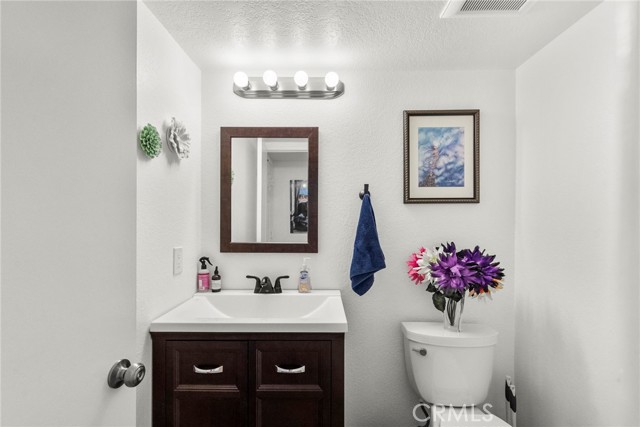 Detail Gallery Image 31 of 39 For 19777 Azure Field Dr, Newhall,  CA 91321 - 3 Beds | 3 Baths