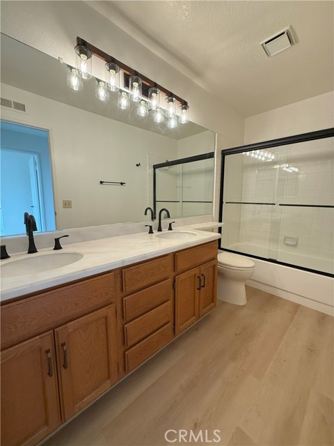18 Decente, Irvine CA: https://media.crmls.org/medias/a4457cd9-783b-4708-a9e6-3c26e5161477.jpg