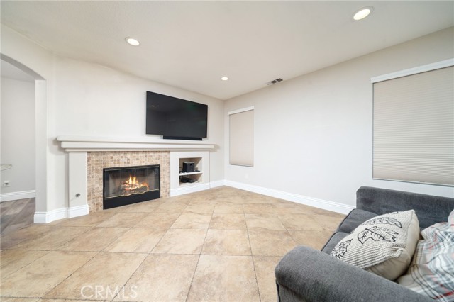 Detail Gallery Image 10 of 43 For 945 Ferndale, Corona,  CA 92881 - 3 Beds | 2/1 Baths