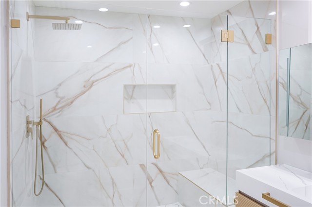 Detail Gallery Image 35 of 44 For 16840 Superior St, Northridge,  CA 91343 - 4 Beds | 3 Baths