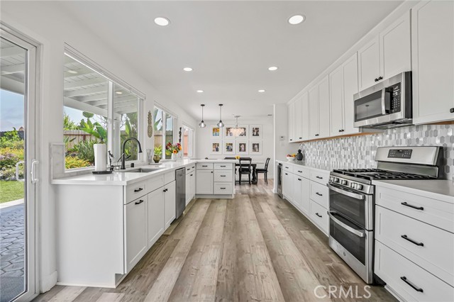 1324 Darwin Drive, Oceanside CA: https://media.crmls.org/medias/a4474189-9358-47c1-b3a5-79db4062f8af.jpg