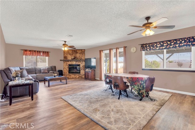 Detail Gallery Image 7 of 26 For 21055 Thunderbird Rd, Apple Valley,  CA 92307 - 3 Beds | 2 Baths