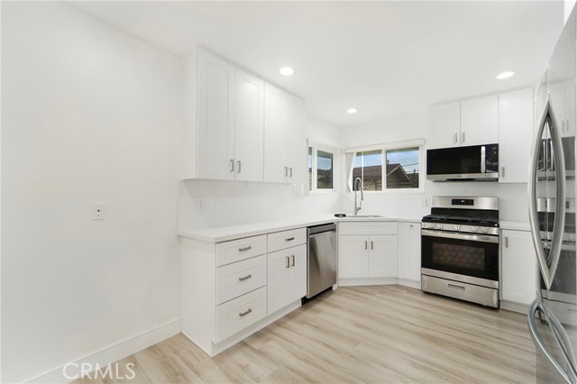 Detail Gallery Image 8 of 28 For 33771 El Encanto Ave #B,  Dana Point,  CA 92629 - 3 Beds | 2 Baths