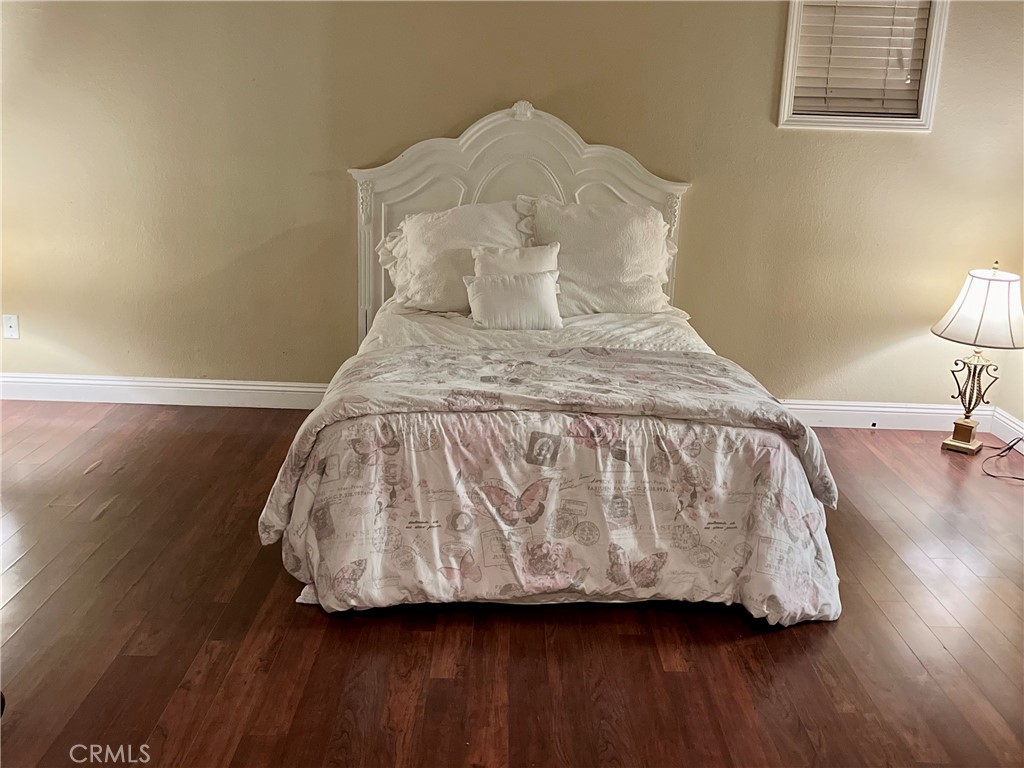 https://media.crmls.org/medias/a4479609-2024-4477-a42c-028f9a38e912.jpg?preset=X-Large