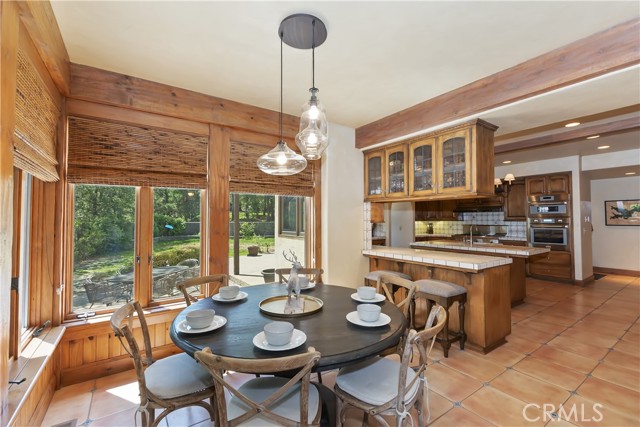 Detail Gallery Image 17 of 64 For 28324 Somerset Ln, Lake Arrowhead,  CA 92352 - 4 Beds | 4/1 Baths
