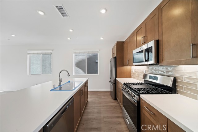 Detail Gallery Image 3 of 24 For 2590 Sprout Ln, Corona,  CA 92883 - 3 Beds | 2/1 Baths