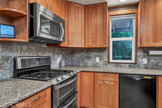 Detail Gallery Image 7 of 29 For 16600 Mountain View Dr, Cobb,  CA 95426 - 2 Beds | 2 Baths