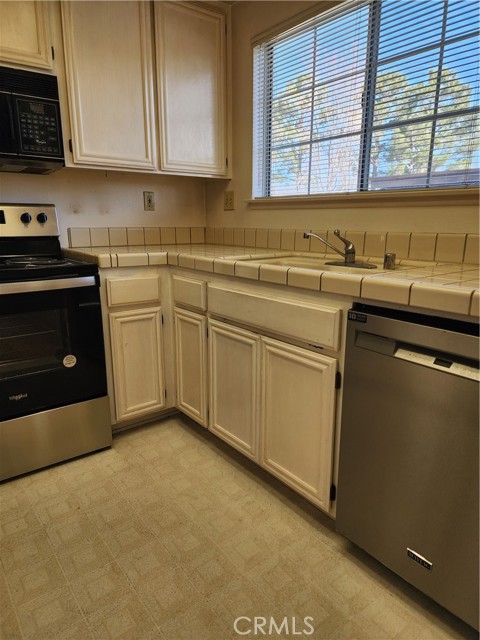 Detail Gallery Image 7 of 27 For 19111 Palo Verde Dr, Apple Valley,  CA 92308 - 2 Beds | 2 Baths