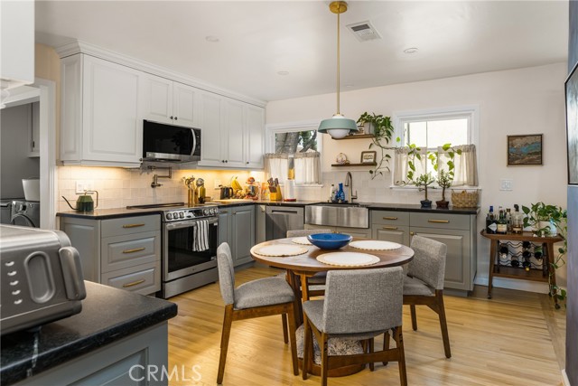 Detail Gallery Image 17 of 44 For 309 E 46th, Long Beach,  CA 90807 - 4 Beds | 2 Baths