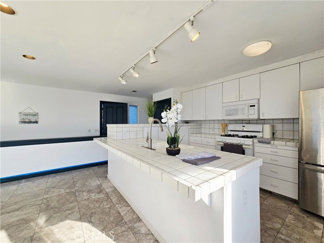 Detail Gallery Image 14 of 38 For 14800 Navarro, Manchester,  CA 95459 - 4 Beds | 3 Baths