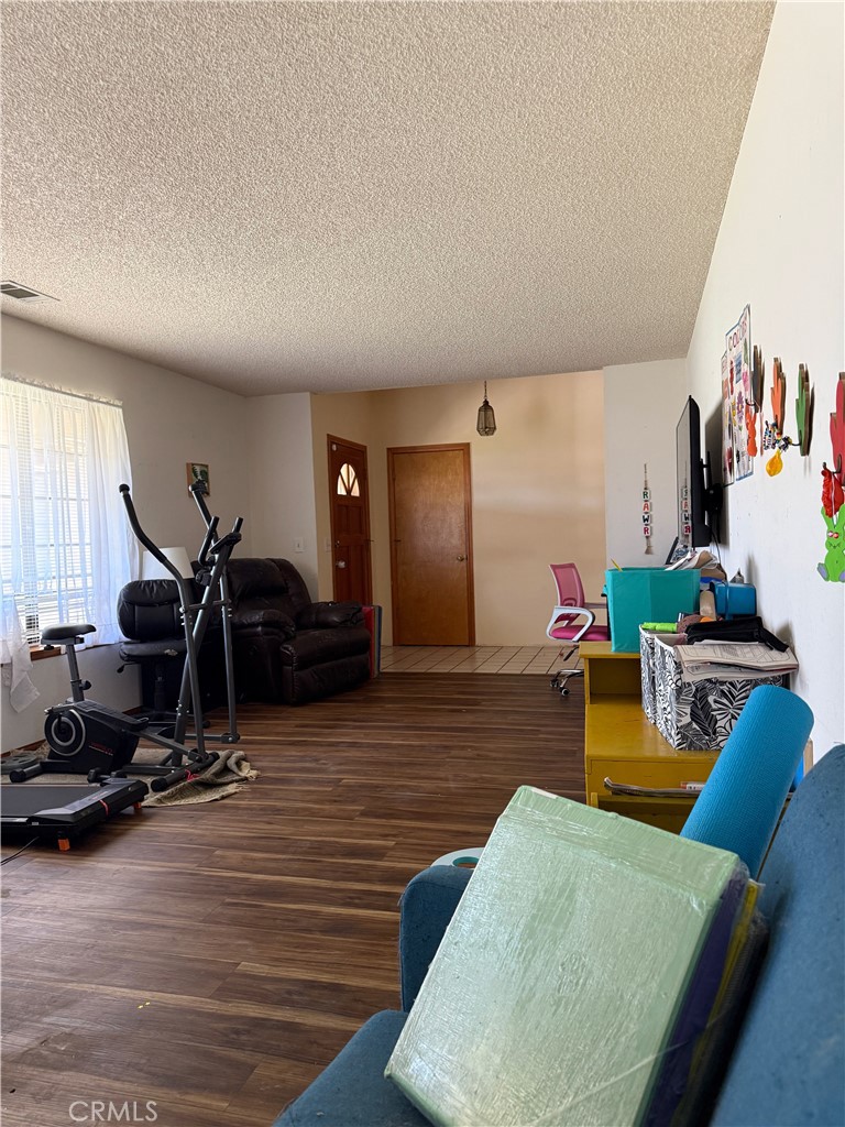 https://media.crmls.org/medias/a44ca23c-1094-4bfc-bd28-518605dd7652.jpg?preset=X-Large