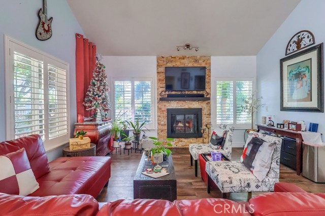 Detail Gallery Image 9 of 55 For 15915 Foothill Bld, Sylmar,  CA 91342 - 4 Beds | 3 Baths