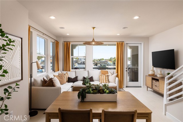 Detail Gallery Image 2 of 4 For 117 Towns Ave, Upland,  CA 91786 - 3 Beds | 3/1 Baths