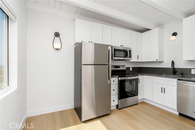 Detail Gallery Image 3 of 11 For 225 El Porto Street 227a,  Manhattan Beach,  CA 90266 - 1 Beds | 1 Baths