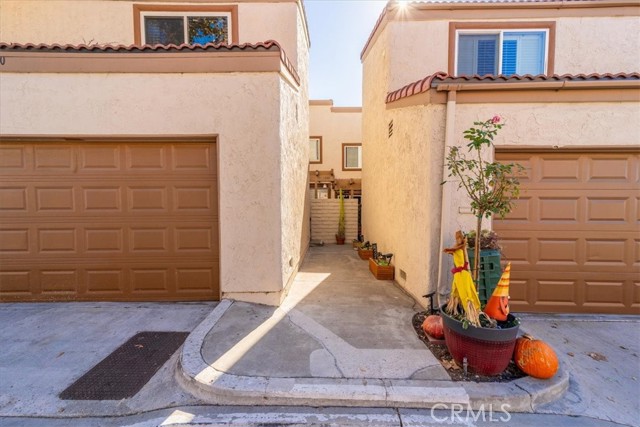 Detail Gallery Image 2 of 55 For 1320 Vista Grande #30,  Fullerton,  CA 92835 - 3 Beds | 2/1 Baths