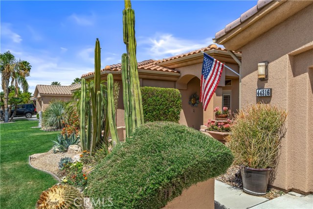 Detail Gallery Image 6 of 67 For 44316 Silver Canyon Lane, Palm Desert,  CA 92260 - 3 Beds | 2/1 Baths