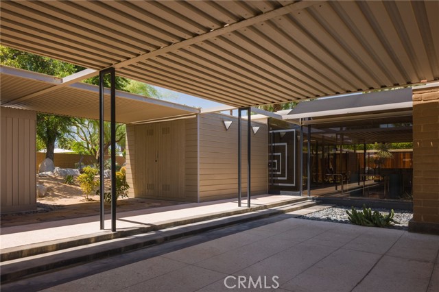 1950 E Desert Palms Drive, Palm Springs CA: https://media.crmls.org/medias/a44eb70b-96cc-4c4e-aae2-583ba8af3857.jpg