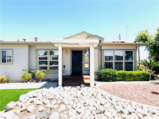 38445 Via Taffia, Murrieta CA: https://media.crmls.org/medias/a44efbf3-23e3-4fde-b211-10369381cf40.jpg