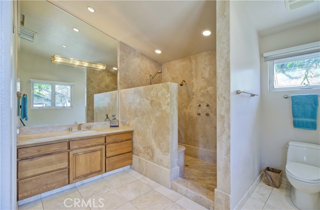 Detail Gallery Image 15 of 42 For 5821 Blueberry St, Yorba Linda,  CA 92886 - 8 Beds | 5/1 Baths
