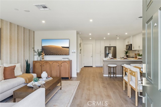 Detail Gallery Image 3 of 23 For 15525 April Dawn Way #3,  Fontana,  CA 92336 - 3 Beds | 2/1 Baths