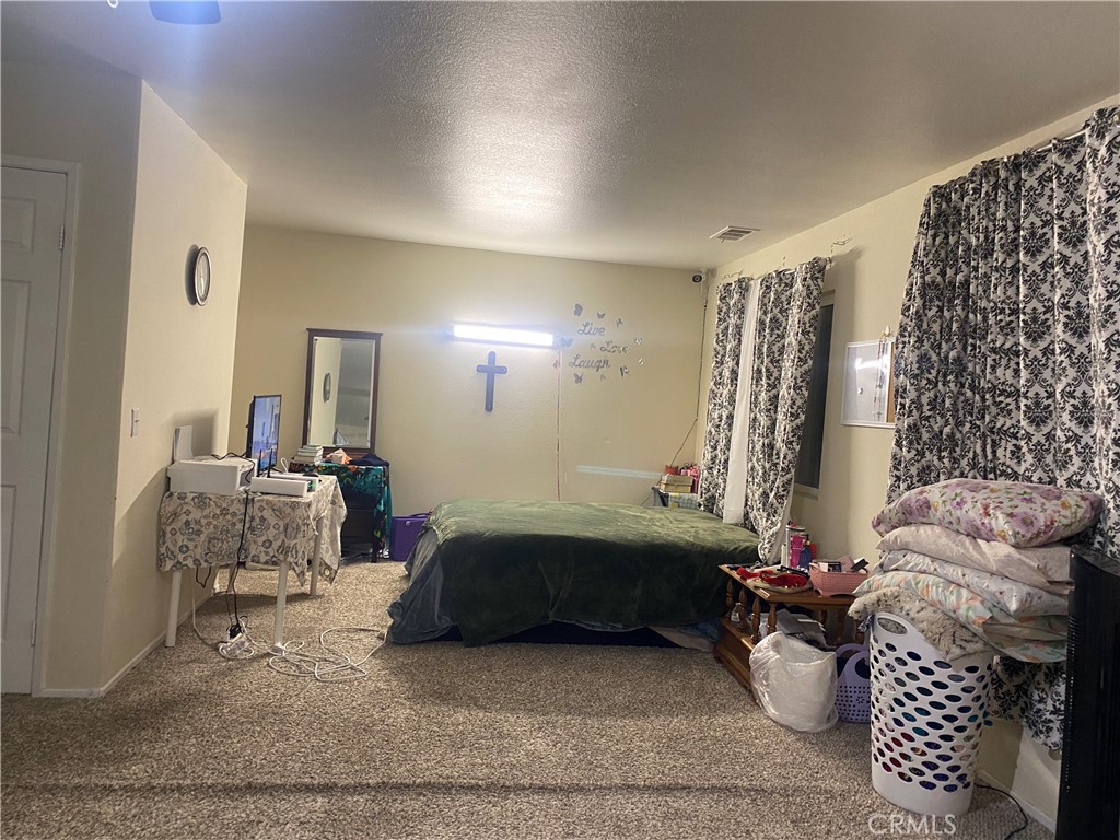 https://media.crmls.org/medias/a45196c0-8bfd-4f26-9f18-b817b3d41407.jpg?preset=X-Large