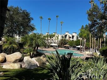 21450 Burbank Boulevard, Woodland Hills CA: https://media.crmls.org/medias/a45253a7-42ab-4f0d-8f05-45d026ef08d4.jpg