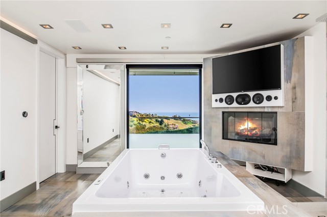 Detail Gallery Image 20 of 45 For 2135 Hillview Dr, Laguna Beach,  CA 92651 - 6 Beds | 5/1 Baths