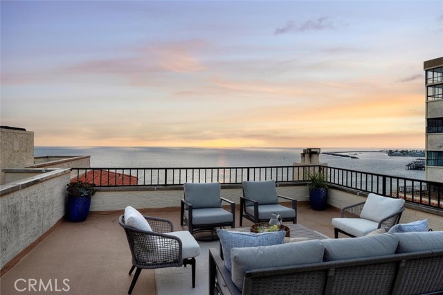 555 Esplanade, Redondo Beach CA: https://media.crmls.org/medias/a452d81a-9a60-4db4-bad5-c9a94caecd13.jpg