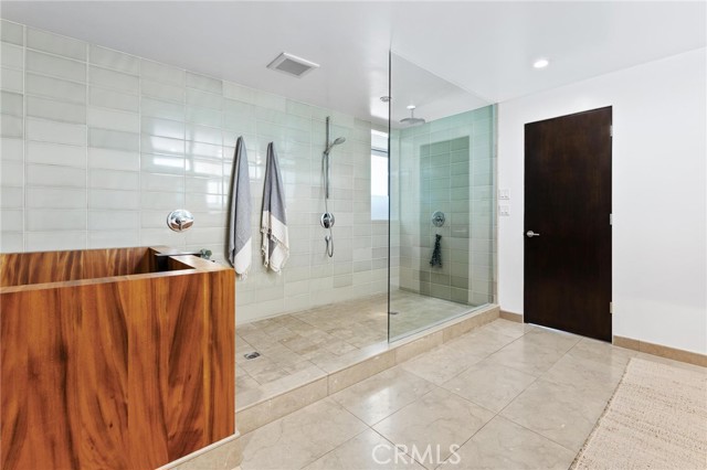 2114 Manhattan Ave, Hermosa Beach CA: https://media.crmls.org/medias/a453f042-64f4-4b34-93a6-fce4915ec819.jpg