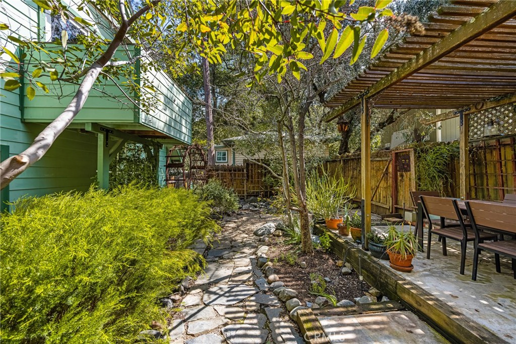 https://media.crmls.org/medias/a4542be1-fc27-4884-b541-6462a04a14a1.jpg?preset=X-Large