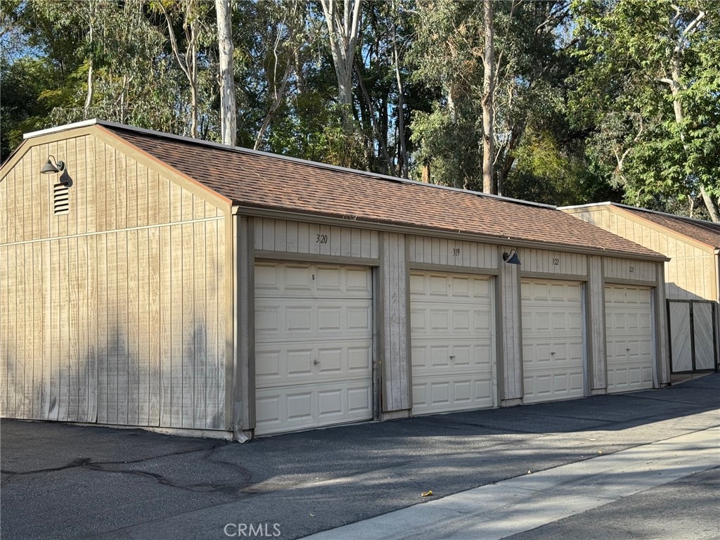 https://media.crmls.org/medias/a454988e-33d5-43be-8f3a-d9795698a03a.jpg?preset=X-Large