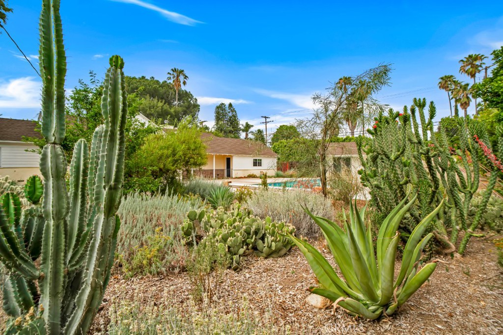 https://media.crmls.org/medias/a454a0e6-f158-442a-9a9f-be4d7f8c30c1.jpg?preset=X-Large