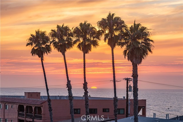 202 Avenue H, Redondo Beach CA: https://media.crmls.org/medias/a45588d0-38da-4bac-bf64-208b23663a2a.jpg