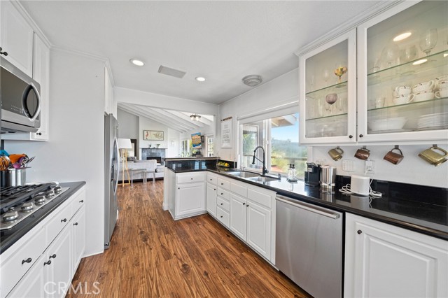 Detail Gallery Image 14 of 70 For 1665 Tahiti Ave, Laguna Beach,  CA 92651 - 3 Beds | 2 Baths