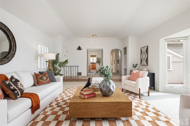 Detail Gallery Image 2 of 38 For 6476 San Marco Cir, Los Angeles,  CA 90068 - 2 Beds | 3/1 Baths