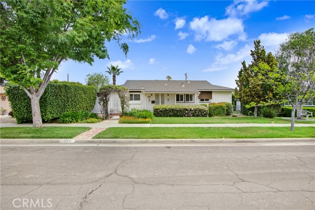 927 Alta Loma Drive, Corona CA: https://media.crmls.org/medias/a4579c78-f339-4d52-9f61-25078d69baa0.jpg